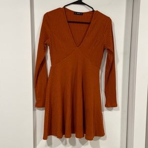 Dress, size M, color is a rustic orange. Perfect FALL dress. 🧡
